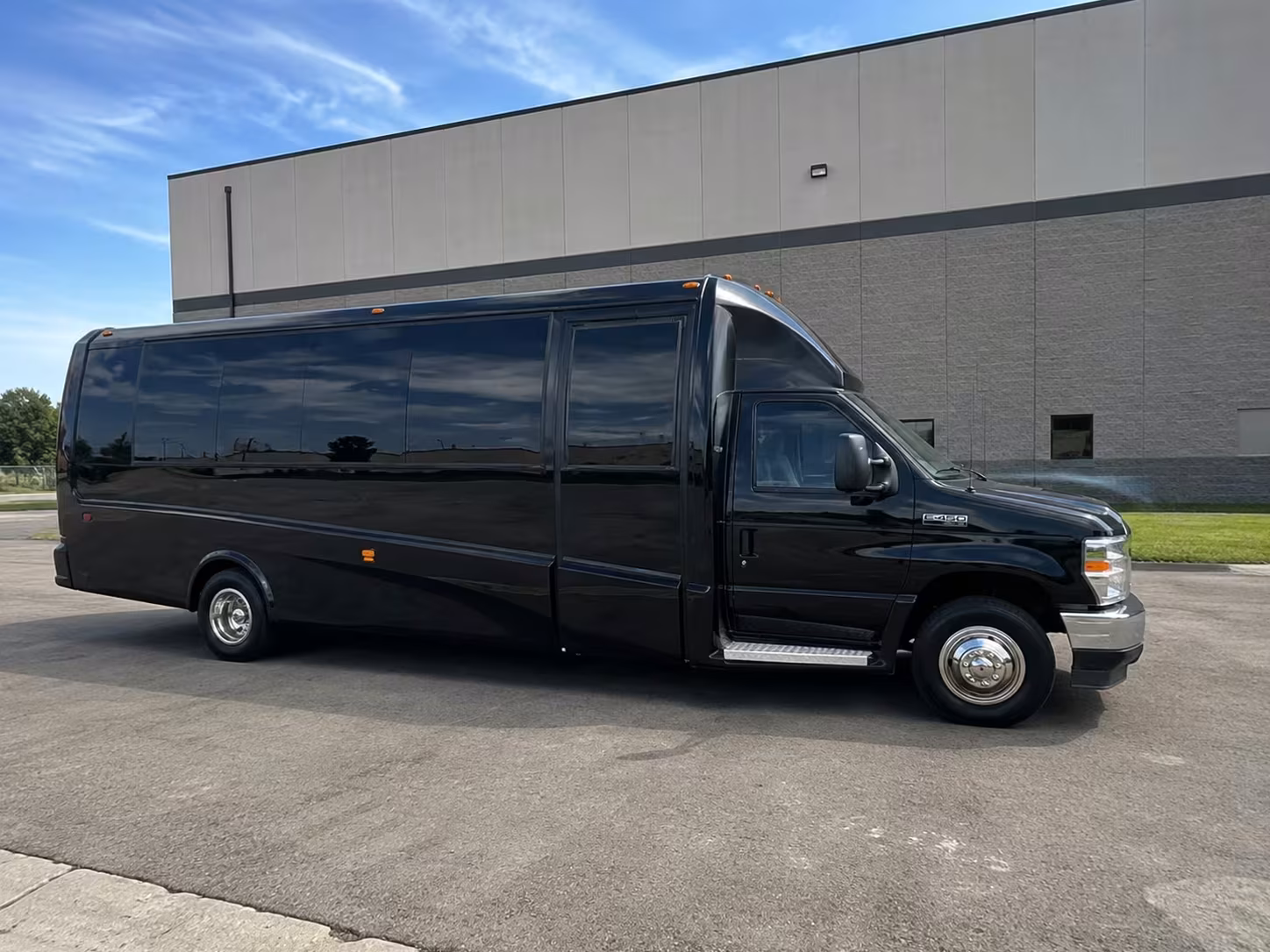 minibus rentals from pico rivera to long beach airport
