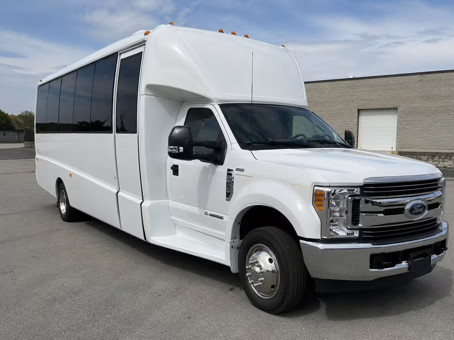pico rivera minibus rentals to bmo stadium concerts